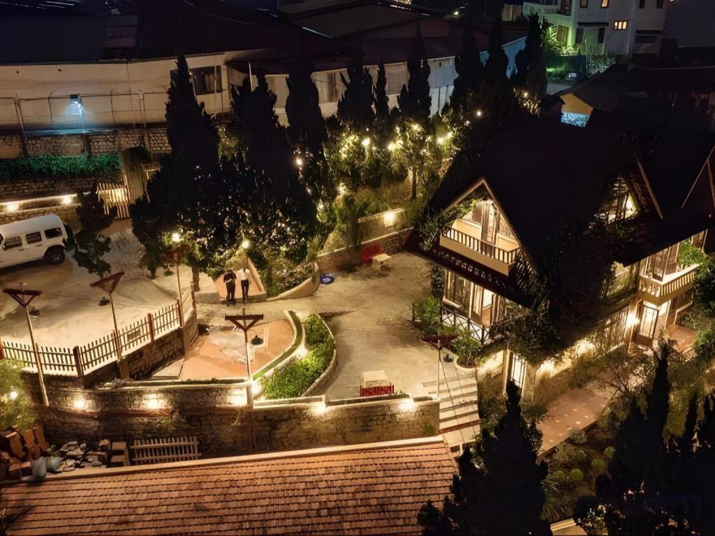 Dalat Old Market Town Bagian luar foto